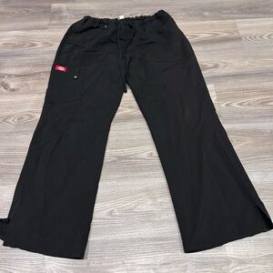 Dickies Black Scrub Pants with Elastic Waistband and Relaxed Fit